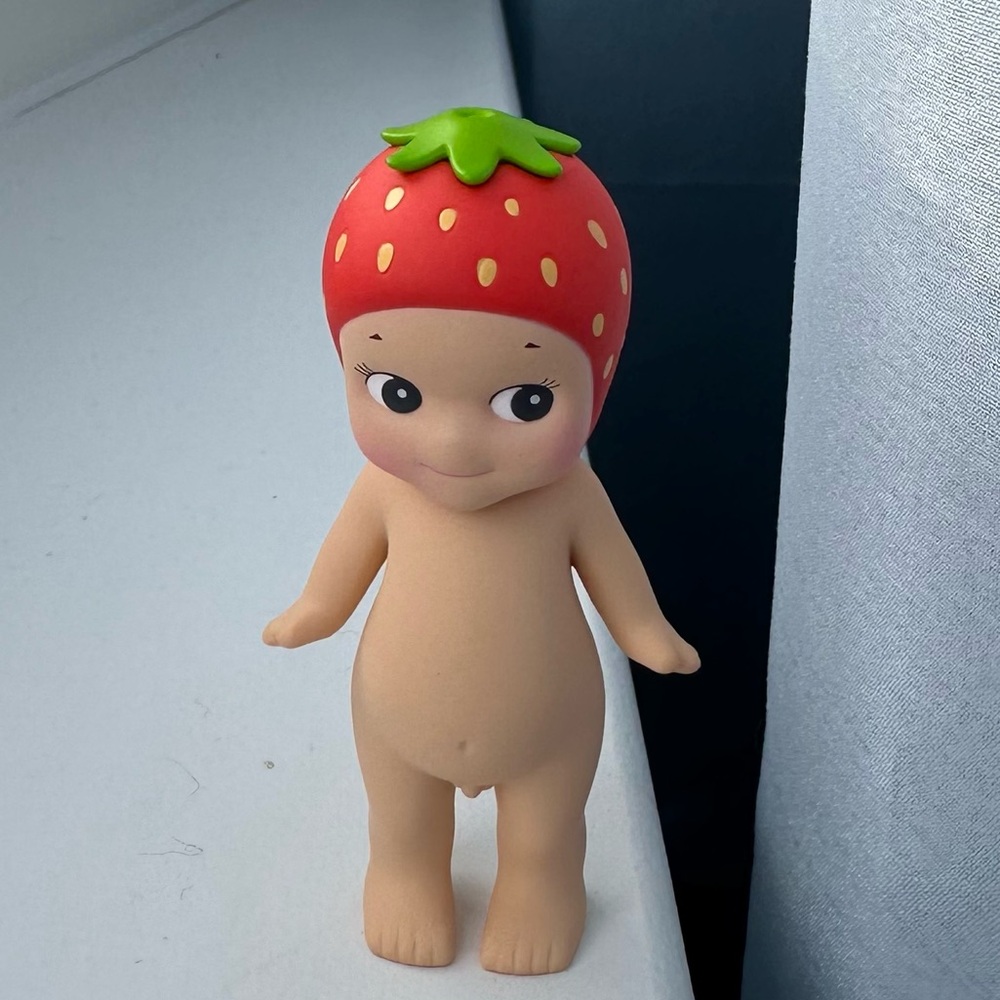 Strawberry sonny angel